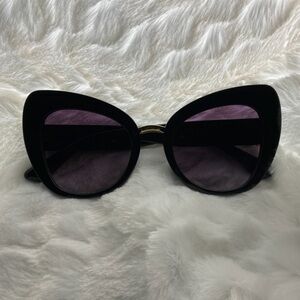 Chic Black Sunglasses